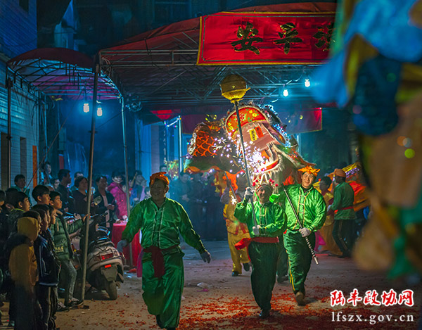 《鄉(xiāng)村盛事》謝坂升 攝